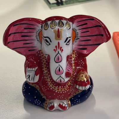 A glass elephant